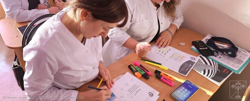 В Партизанском филиале медицинского базового колледжа состоялся необычный урок финансовой грамотности.